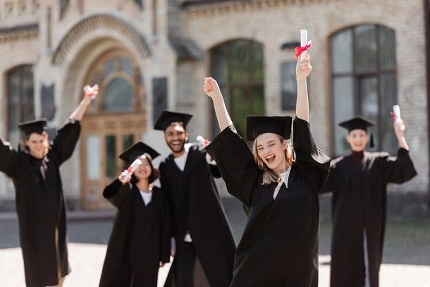 110 Short Graduation Quotes for High School Seniors and University Graduates in 2025